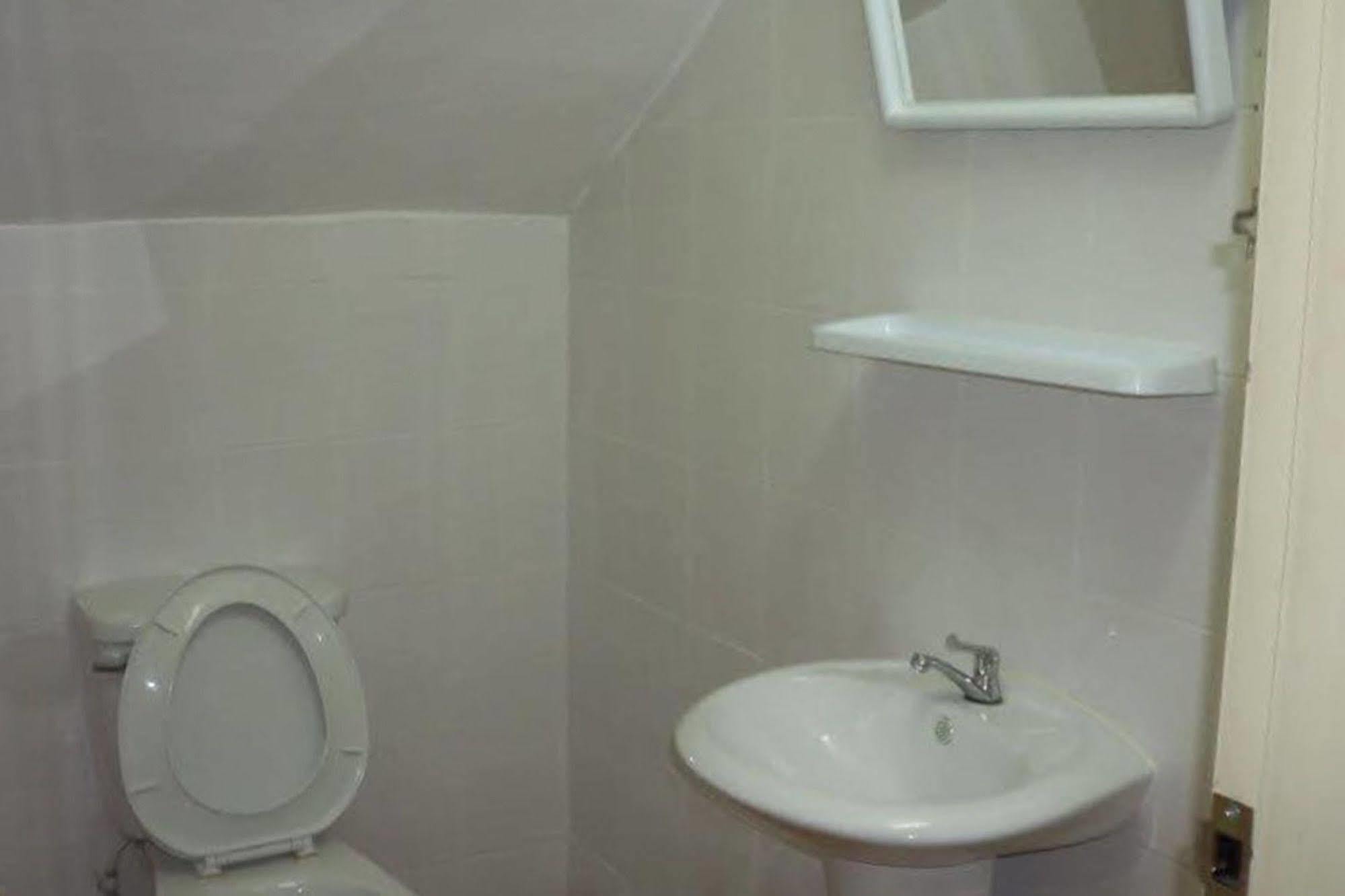D'S Corner & Guesthouse Phuket Bagian luar foto